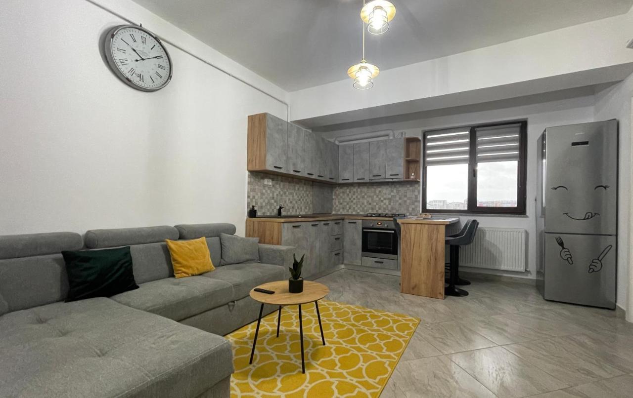 Lazar Nest - Center